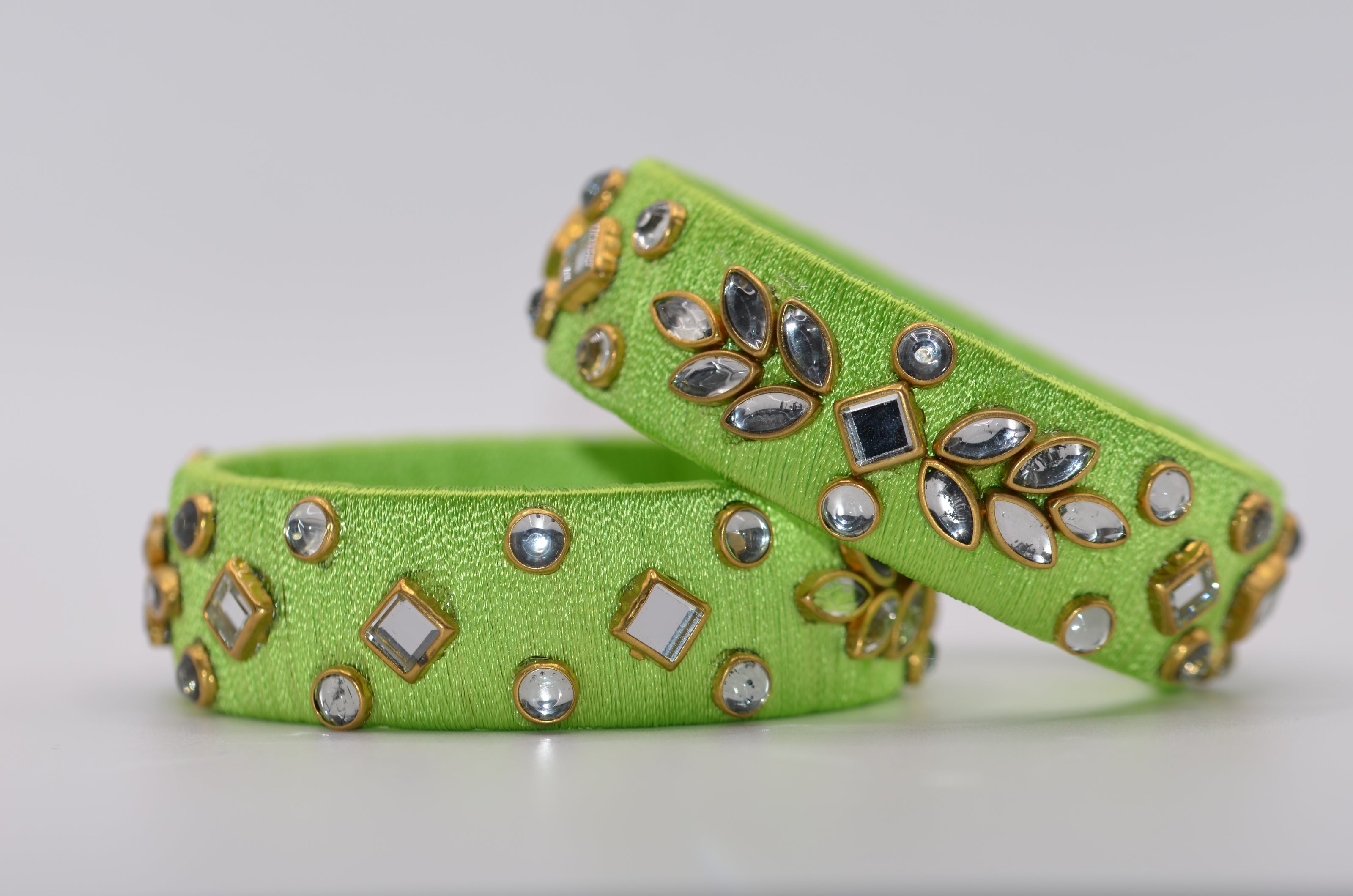 Amivie Regal Stone Thread Bangle – Model 02