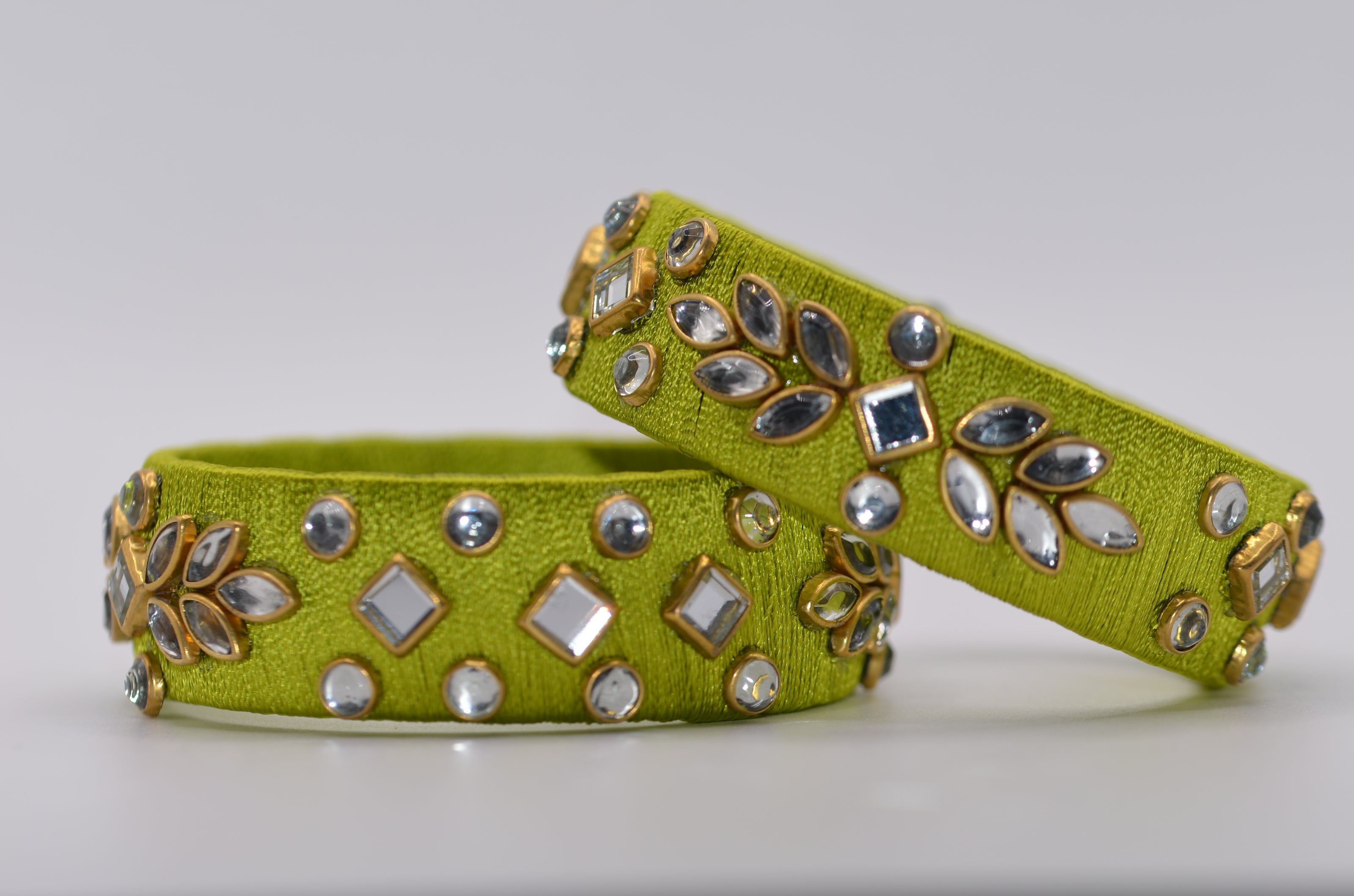 Amivie Regal Stone Thread Bangle – Model 02