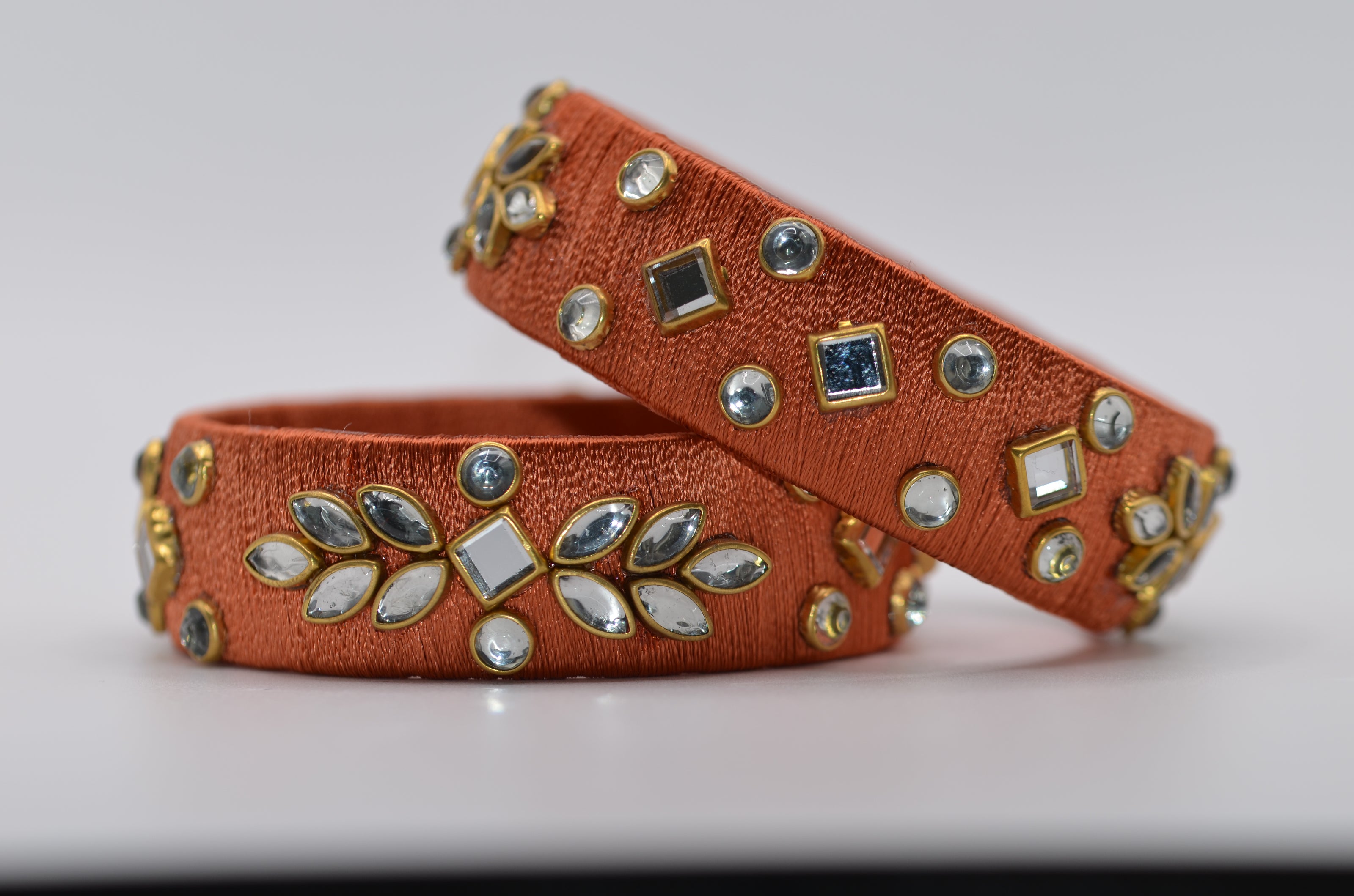 Amivie Regal Stone Thread Bangle – Model 02