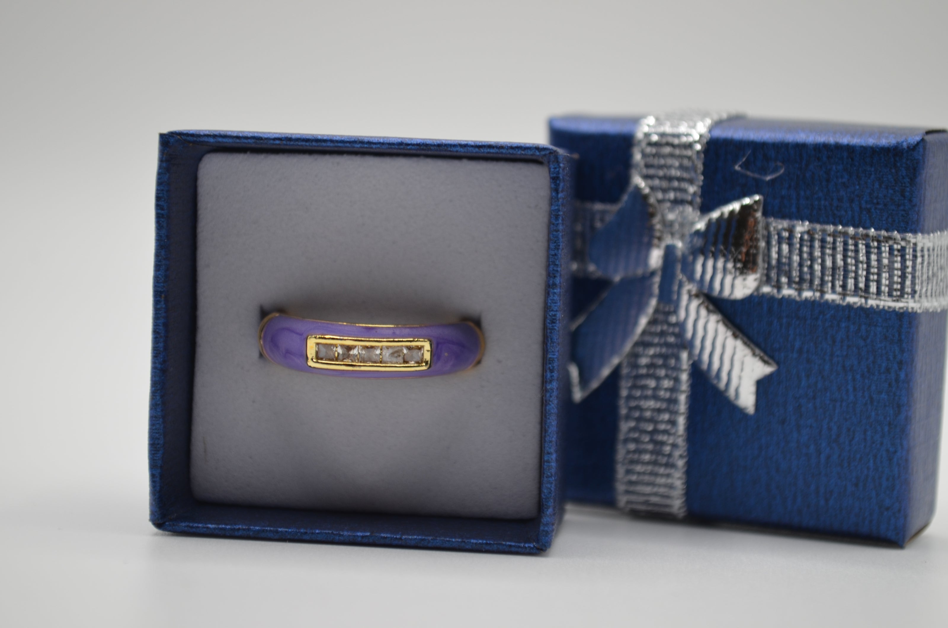 Royal Gleam Enamel Finger Ring