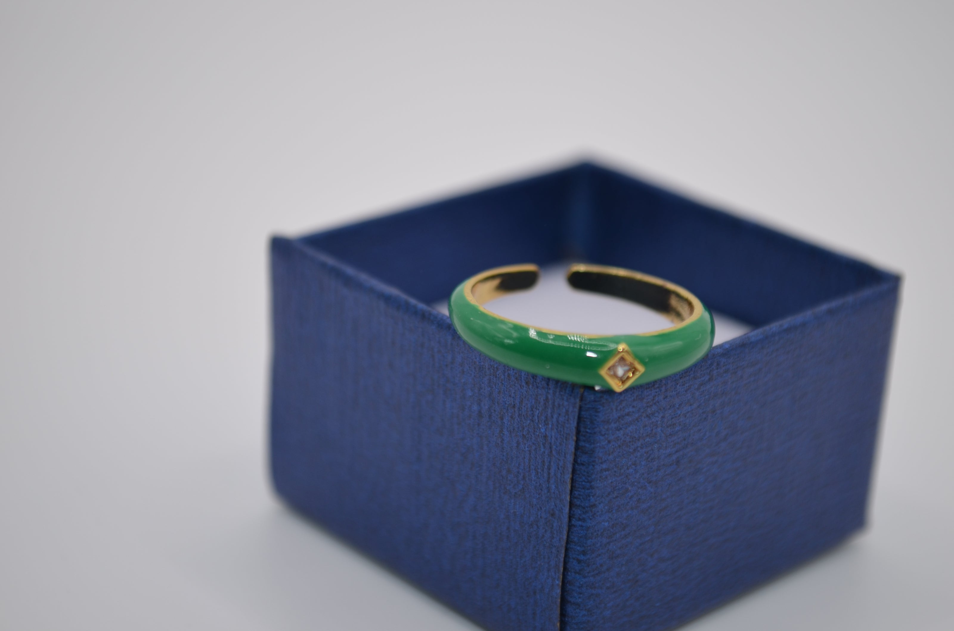 Emerald Shine Enamel Solitaire Ring