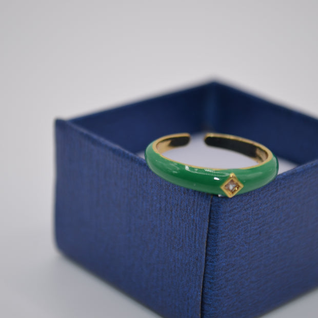 Emerald Shine Enamel Solitaire Ring