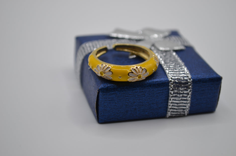 Sunny Daisy Enamel Ring