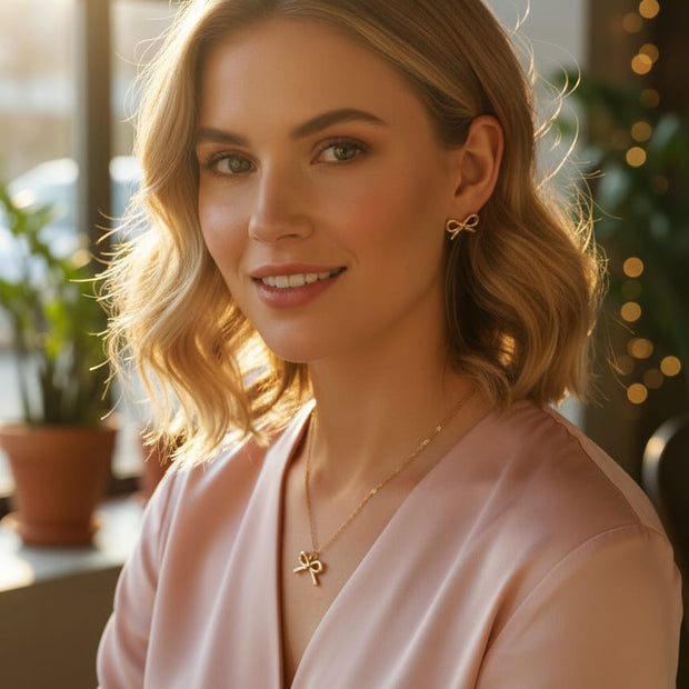 Amivie Bow Charm Necklace