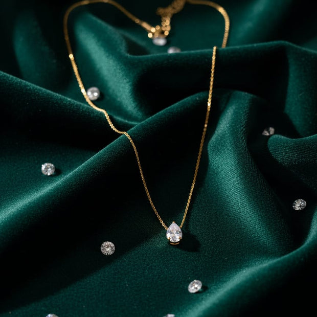 Crystal Dewdrop Solitaire Pendant – 18K Gold Plated Chain